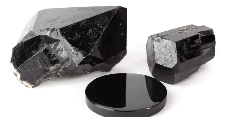 Pierres et cristaux noirs